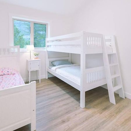 Oasis Getaway, Mins To Lake, King Bed, Dbl Garage Invermere Bagian luar foto