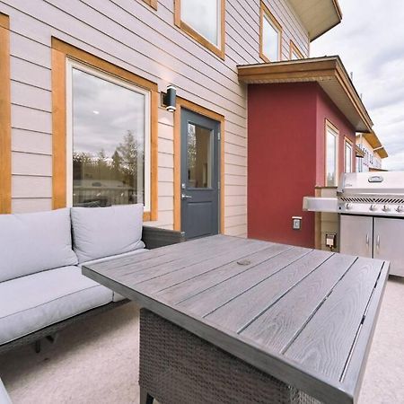 Oasis Getaway, Mins To Lake, King Bed, Dbl Garage Invermere Bagian luar foto