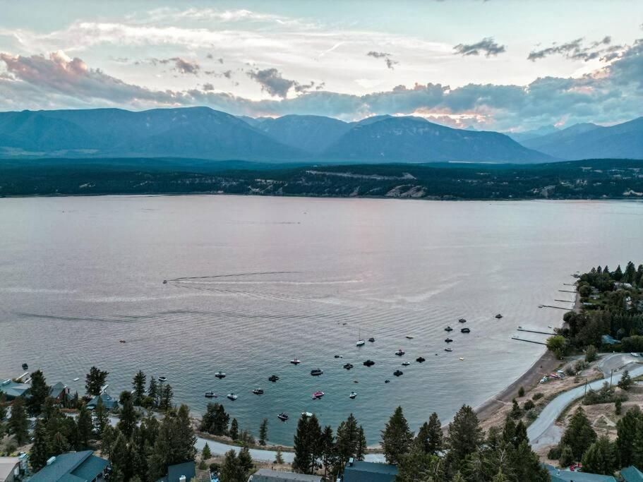 Oasis Getaway, Mins To Lake, King Bed, Dbl Garage Invermere Bagian luar foto